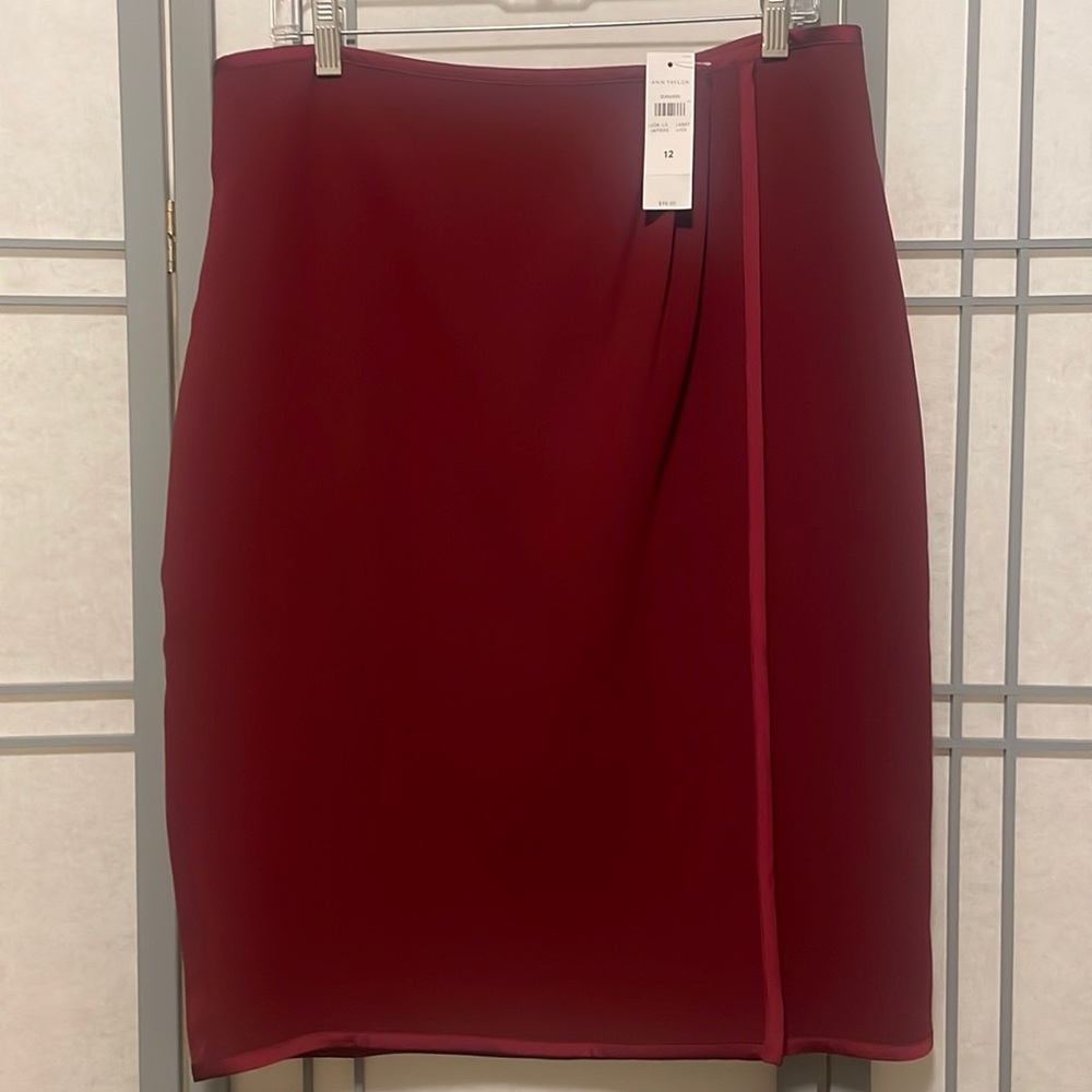 NWT: Ann Taylor Skirt in Burgundy - Size 12